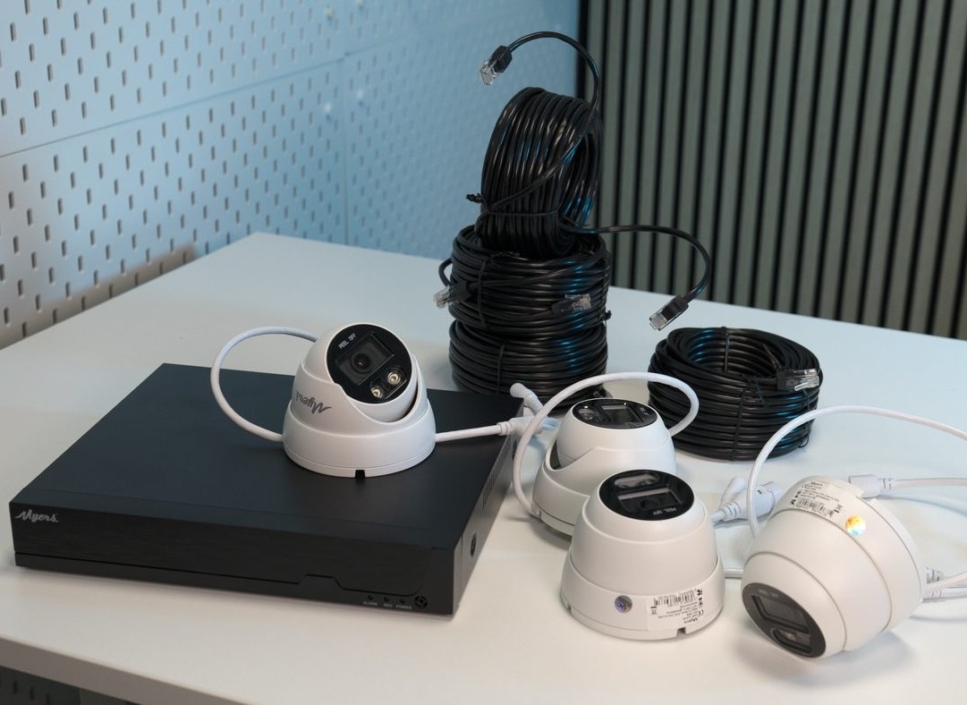 Комплект PoE камер Myers 4CH IP KIT 5MP 4x Turret, деталь комплекту