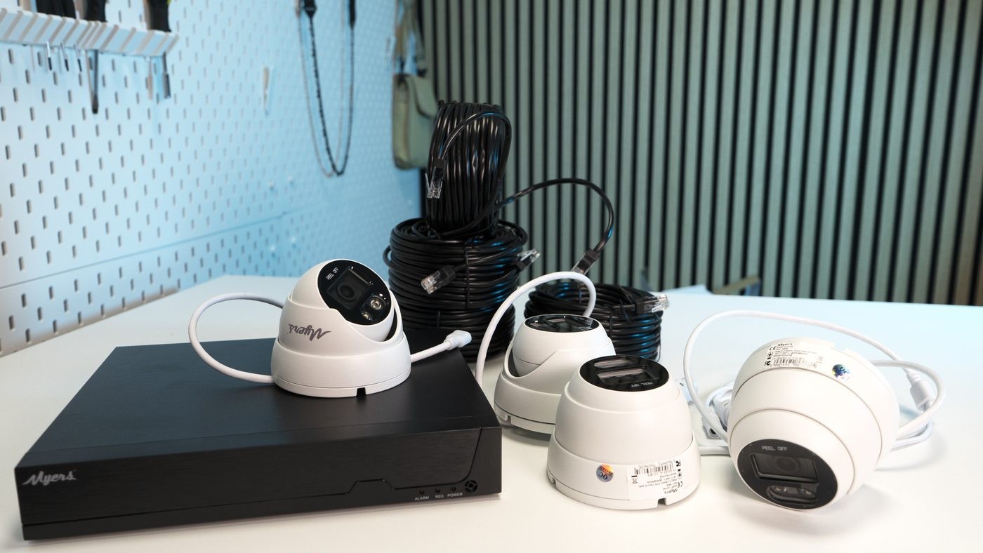 Повний комплект PoE камер Myers 4CH IP KIT 5MP 4x Turret, розпакований