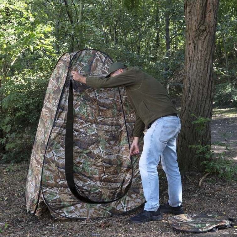 Adjusting the pop-up frame of the shower tent
